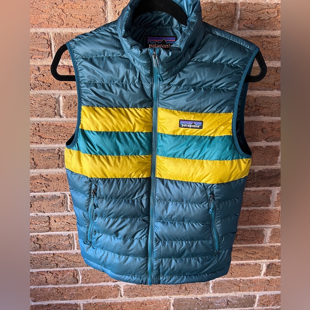 Patagonia Mens XS Dark Borealis Green and Yellow Puffer Vest Spring - Picture 2 of 3